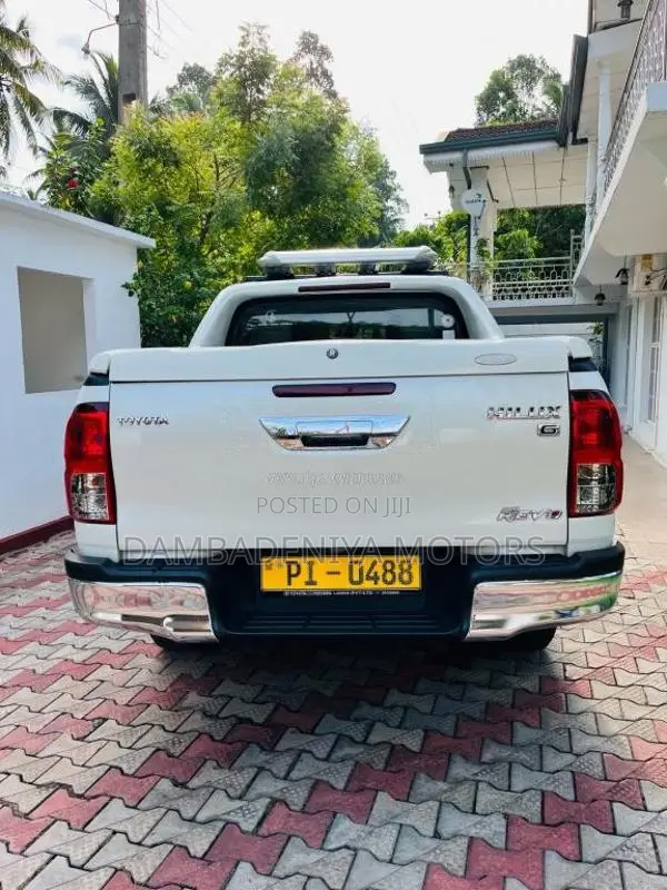 Toyota Hilux Revo 2018 Pickup (Used)