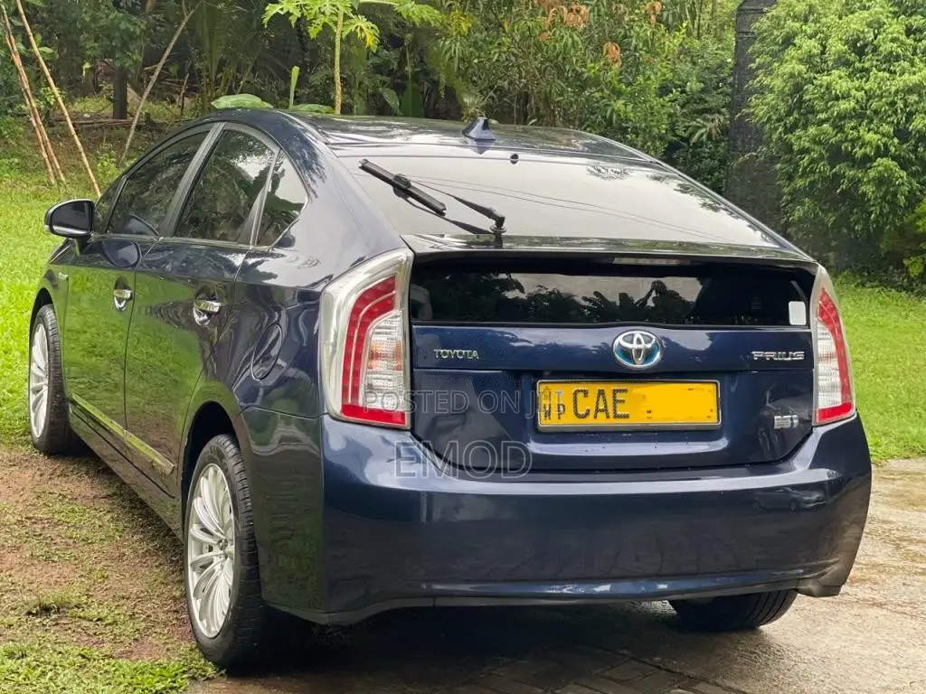 Toyota Prius G Grade Uk Limited 2015 Car (Used)