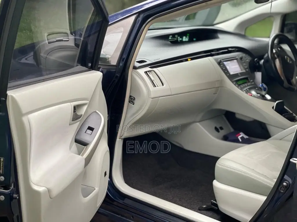 Toyota Prius G Grade Uk Limited 2015 Car (Used)