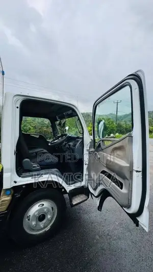 Mitsubishi Lorry Mitsubishi 2012 Lorry (Used)