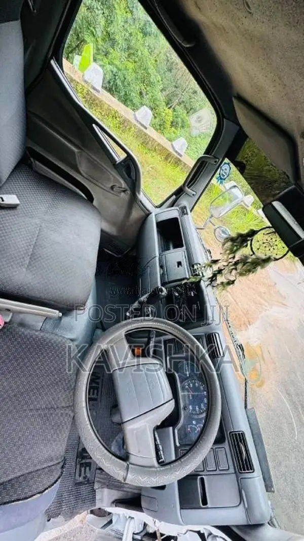 Mitsubishi Lorry Mitsubishi 2012 Lorry (Used)