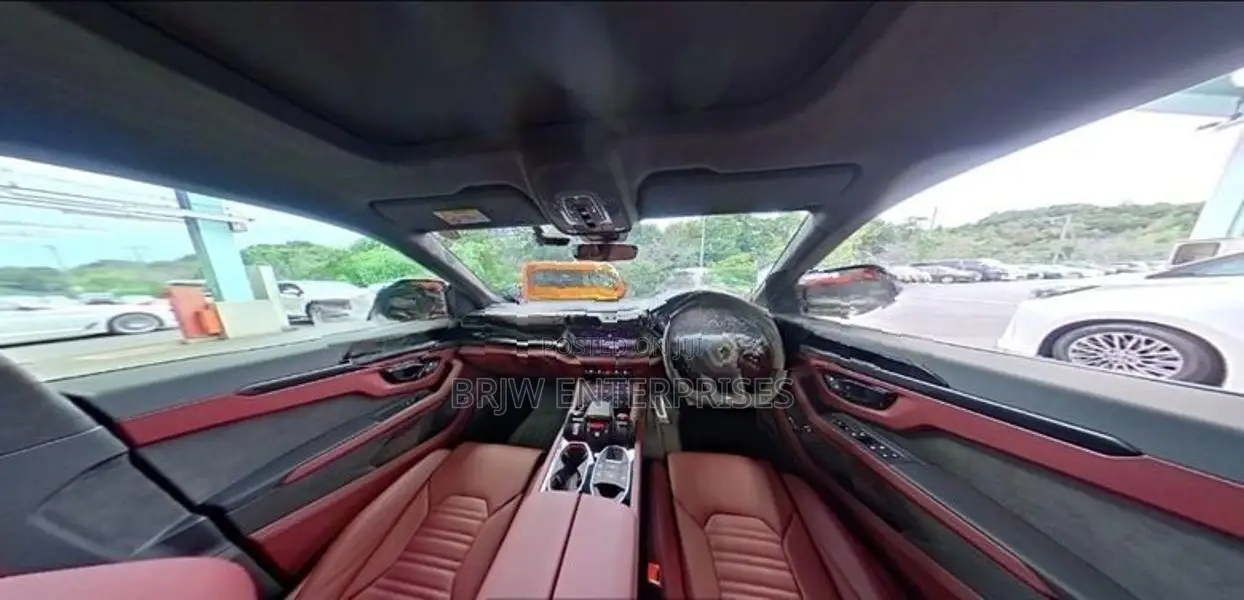 Lamborghini Urus Twin Turbo V8 2025
