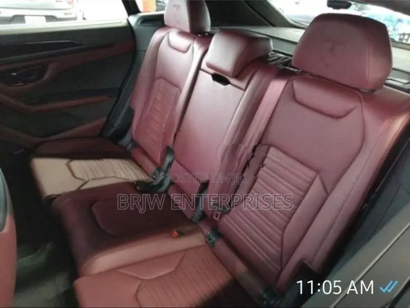 Lamborghini Urus Twin Turbo V8 2025