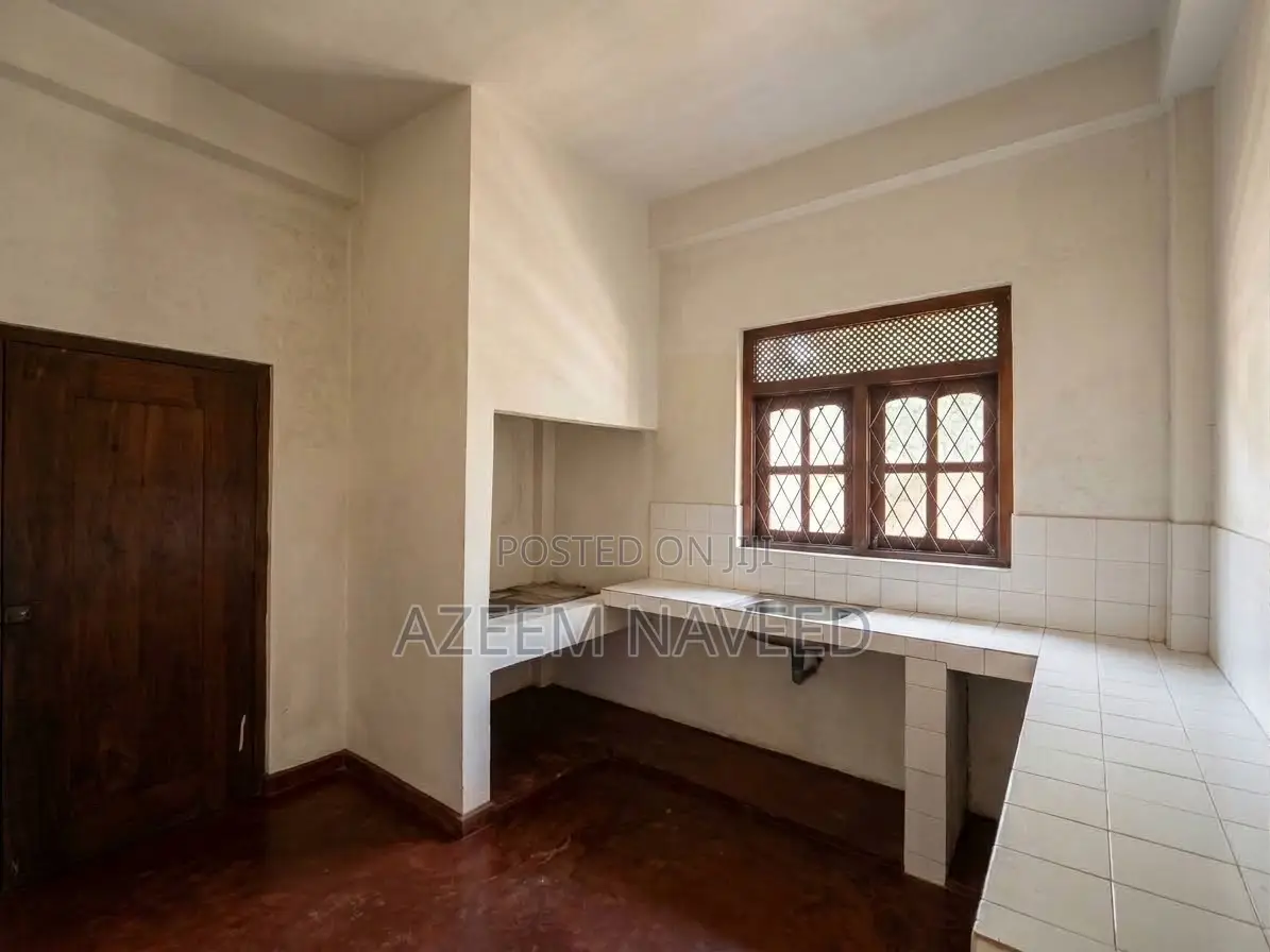 Furnished 7bdrm House in Kandy, Pilimathalawa for sale