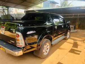 Toyota Hilux 2012 Black