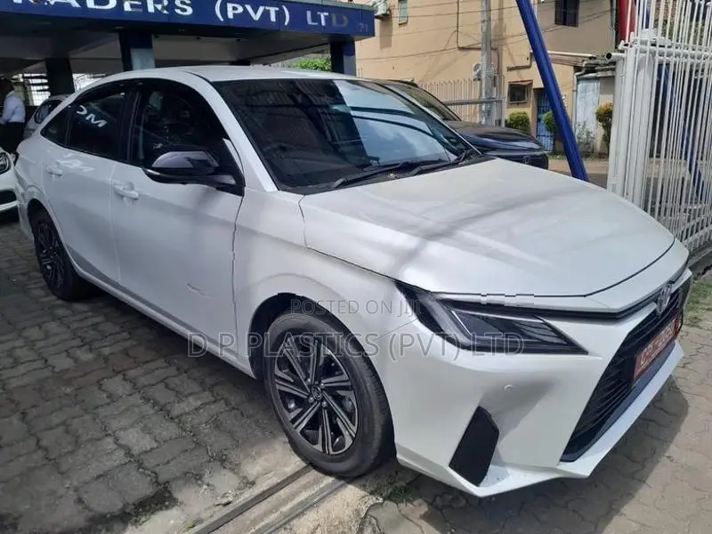 Toyota Yaris Ativ premium LUX 2025