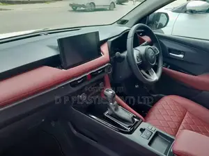 Toyota Yaris Ativ premium LUX 2025