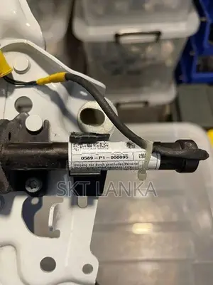 Genuine BMW 7 740e 740Le G11 G12 2018 Bonnet hinges shock & actuators