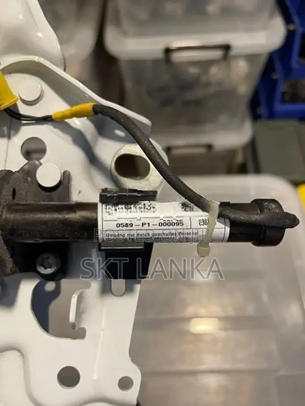 Genuine BMW 7 740e 740Le G11 G12 2018 Bonnet hinges shock & actuators