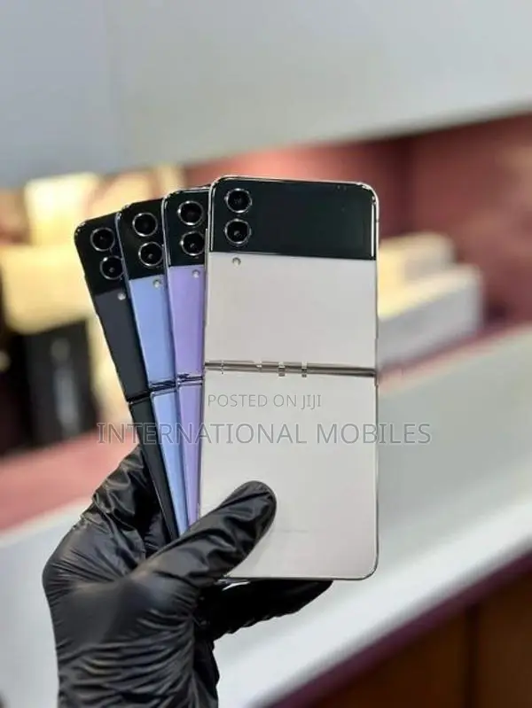 Samsung Z Flip 4 256GB 5G (Used)