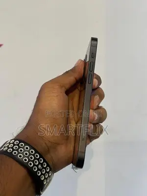 Apple iPhone 12 (Used)