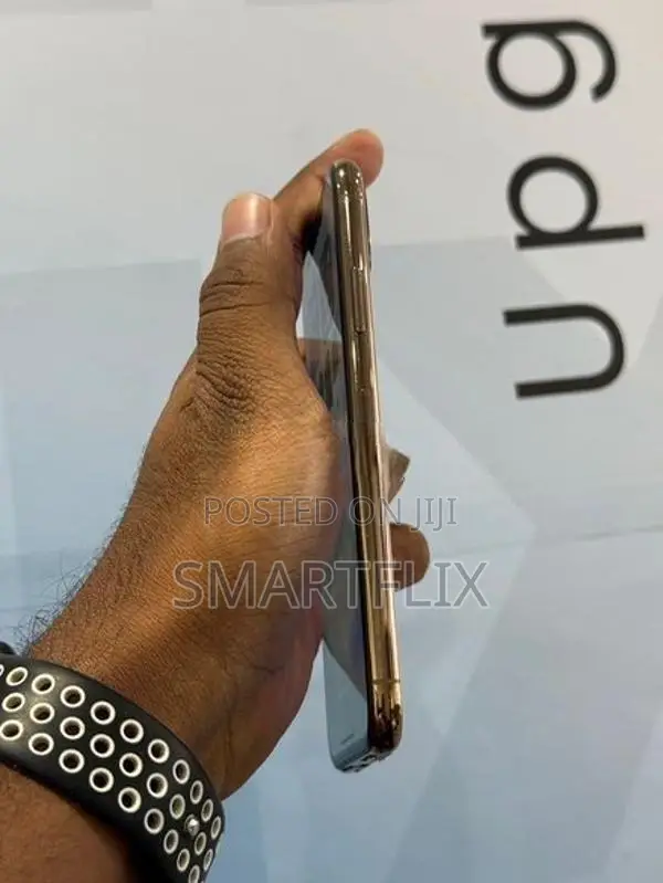Apple iPhone XS (Used)