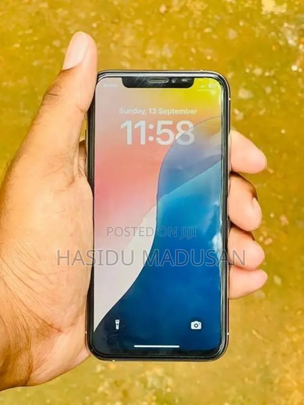 Apple iPhone XS (Used)