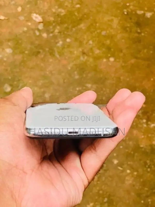Apple iPhone XS (Used)