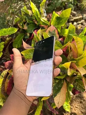 Samsung Galaxy Z Flip 5 (Used)