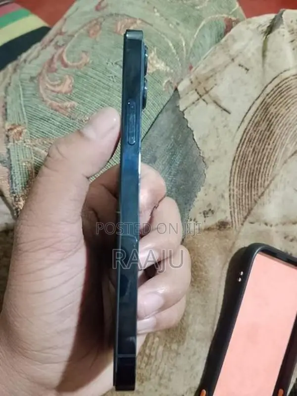 Apple iPhone 12 (Used)
