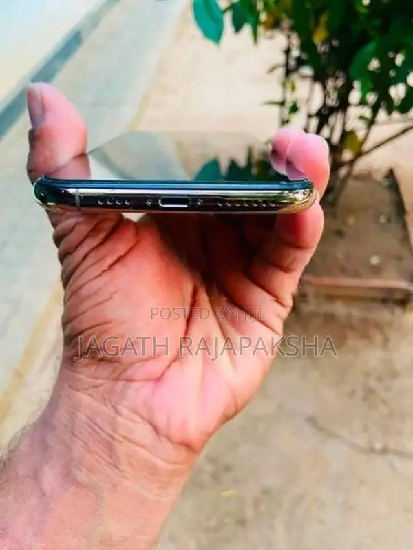 Apple iPhone X (Used)