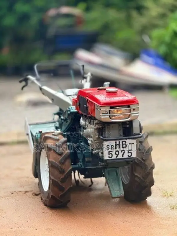 Kubota K700 2016 Tractor (Used)