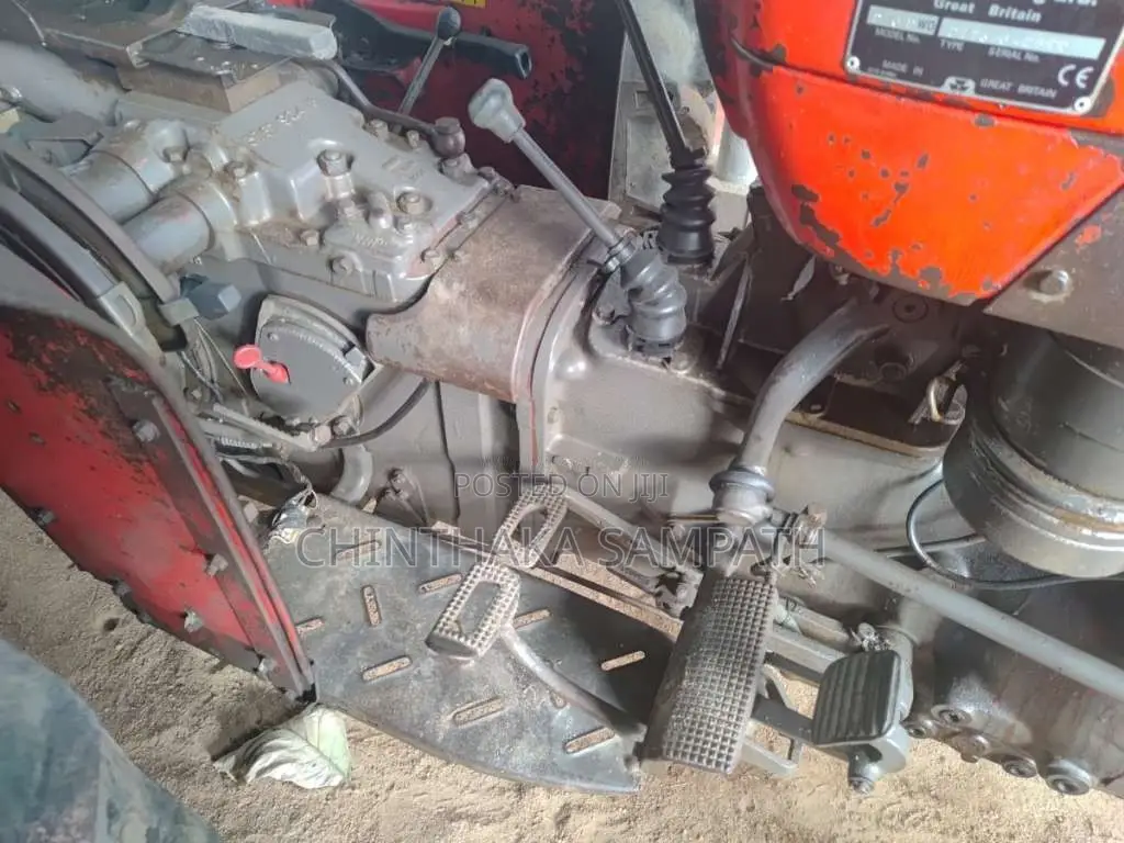 Massey-Ferguson 240 1998 Tractor (Used)