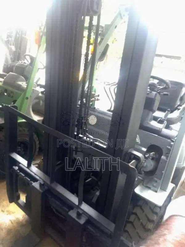 Nissan Forklift 2013 Heavy-Duty (Used)