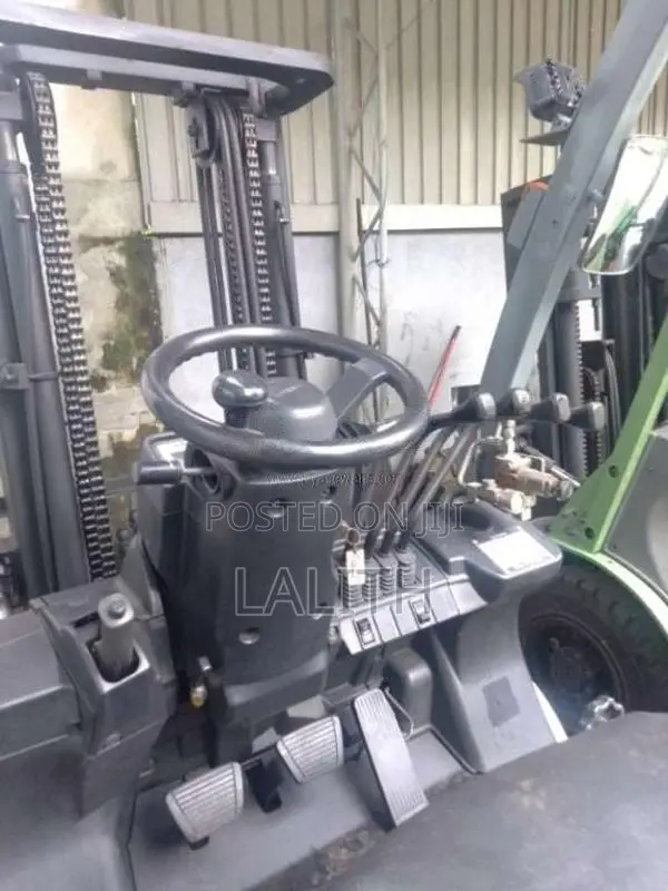Nissan Forklift 2013 Heavy-Duty (Used)