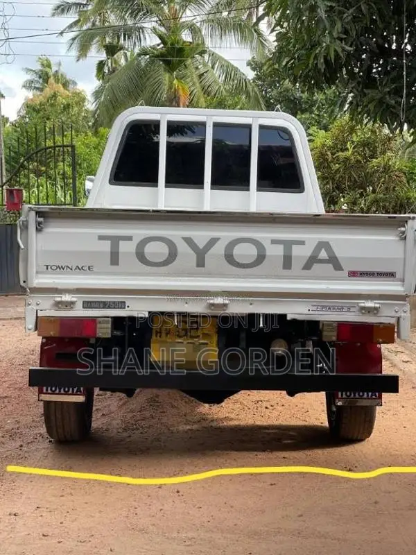Toyota TownAce 2000 Lorry (Used)