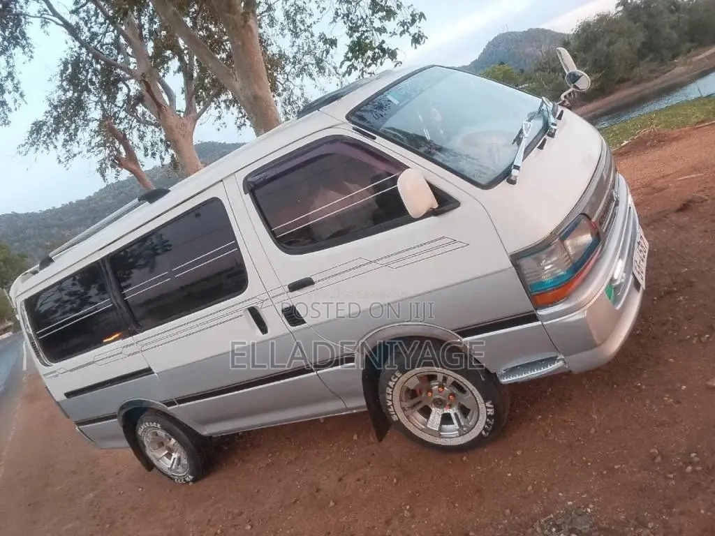 Toyota Hiace 1990 Van (Used)