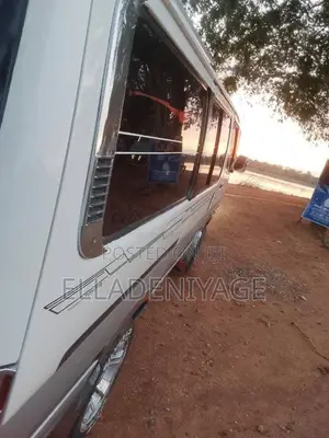 Toyota Hiace 1990 Van (Used)