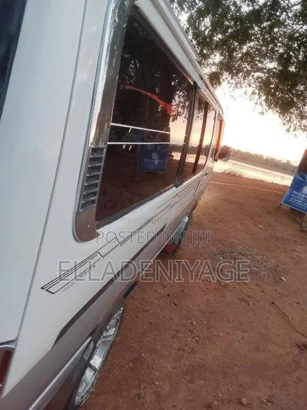 Toyota Hiace 1990 Van (Used)