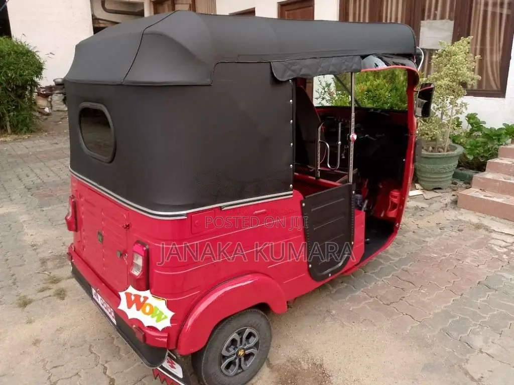 Bajaj 4 Stroke 2015 Three Wheel (Used)