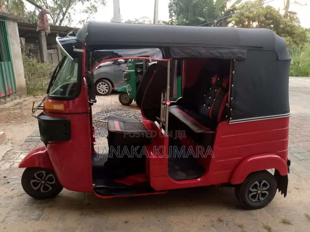 Bajaj 4 Stroke 2015 Three Wheel (Used)