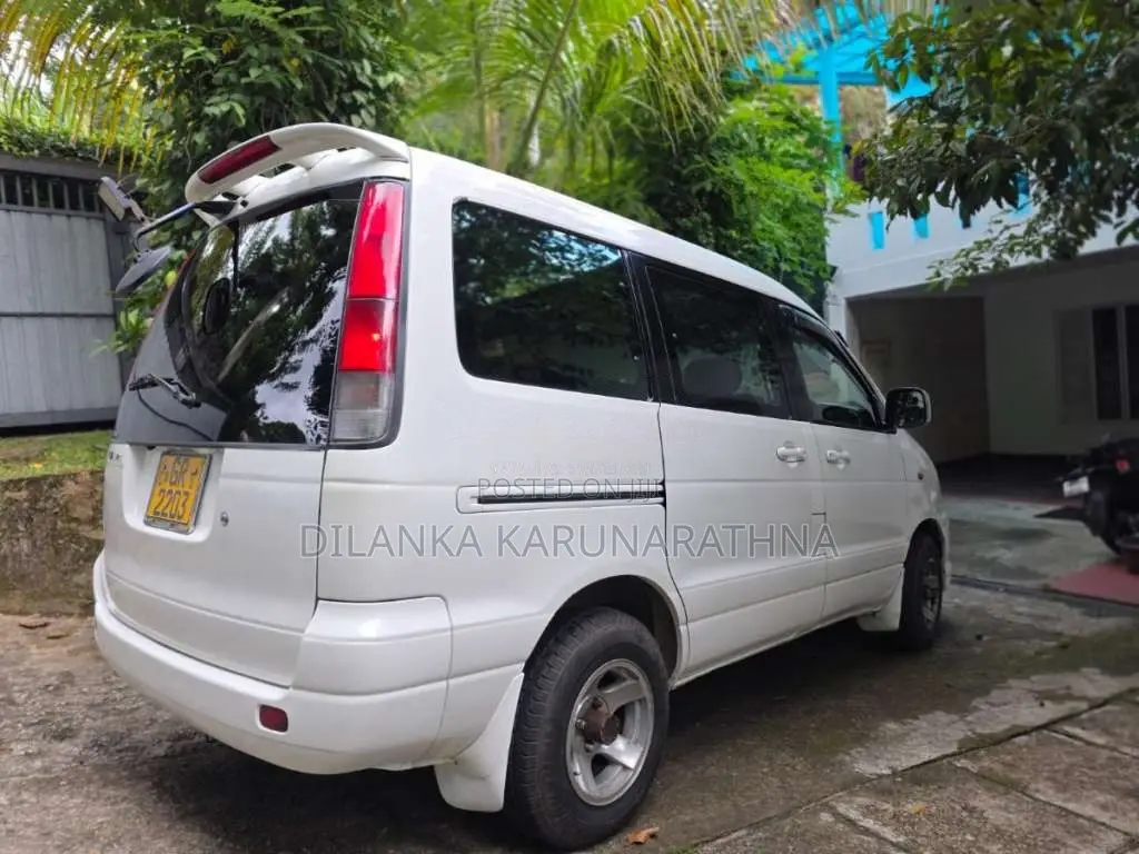 Toyota Noah 1997 Van (Used)