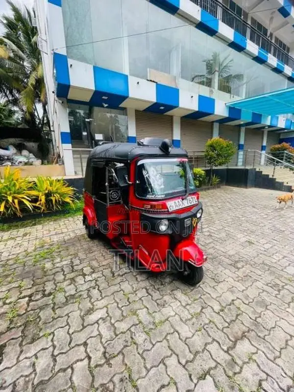Bajaj 4 Stroke 2015 Three Wheel (Used)