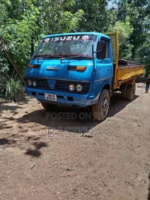Isuzu ELF 1983 Lorry (Used)