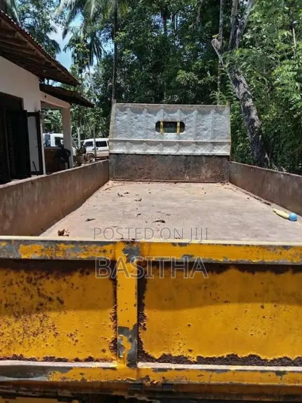 Isuzu ELF 1983 Lorry (Used)