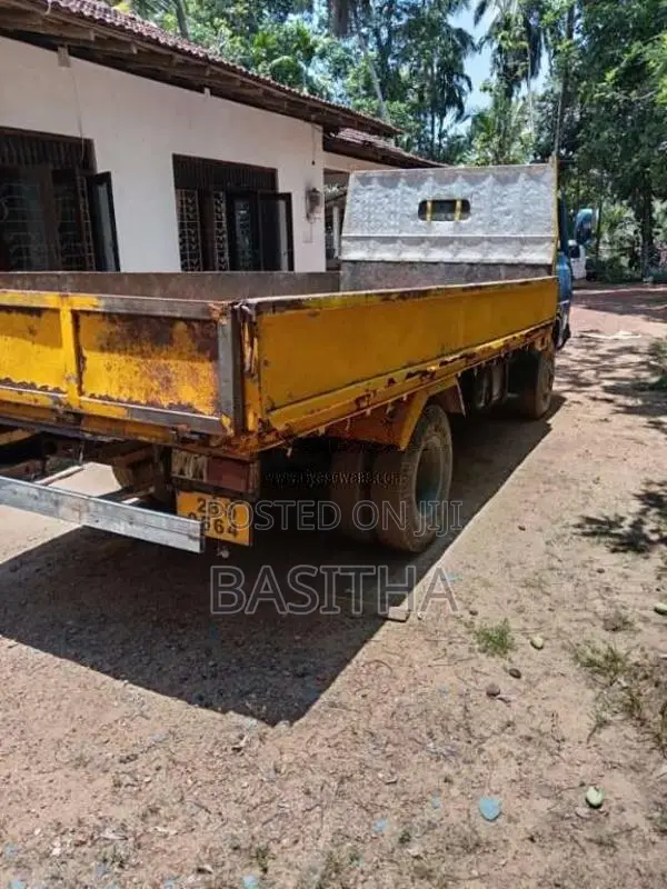 Isuzu ELF 1983 Lorry (Used)
