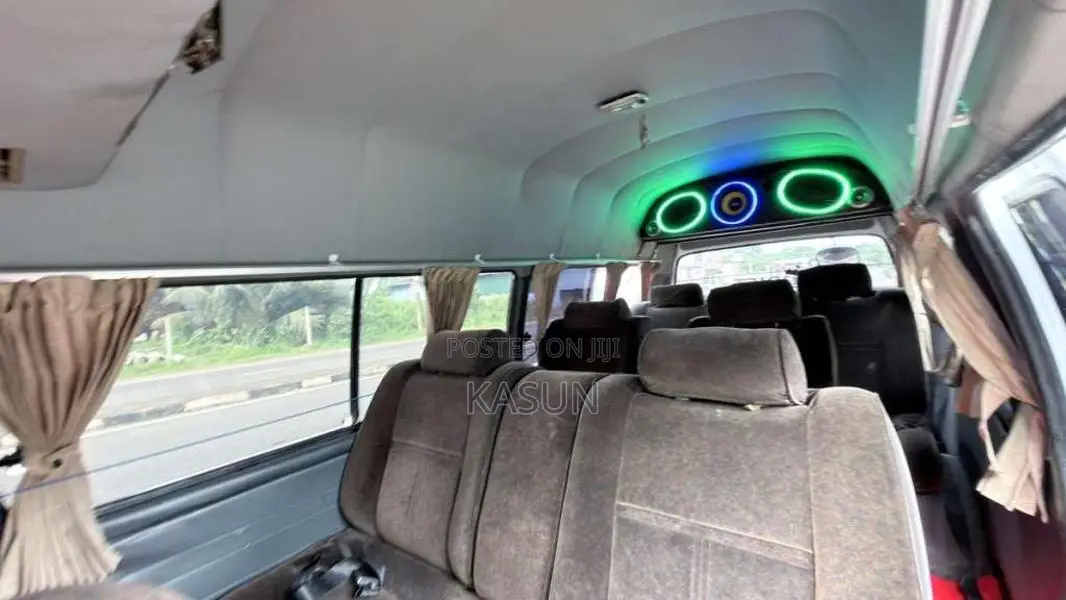 Toyota Dolphin 1991 Van (Used)