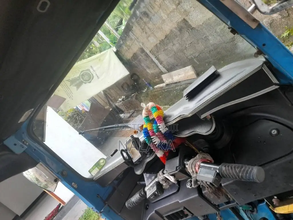 Bajaj 4 Stroke 2015 Three Wheel (Used)