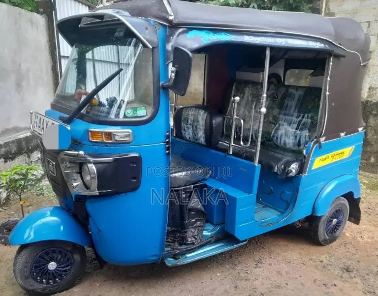 Bajaj 4 Stroke 2015 Three Wheel (Used)