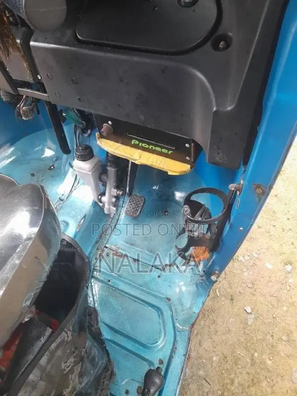 Bajaj 4 Stroke 2015 Three Wheel (Used)