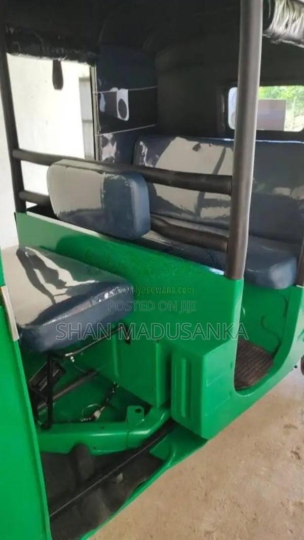 Bajaj 2 Stroke 2004 Three Wheel (Used)