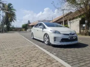 Toyota Prius 2012 Car (Used)