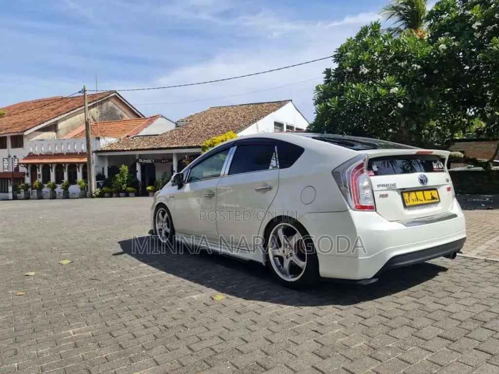 Toyota Prius 2012 Car (Used)