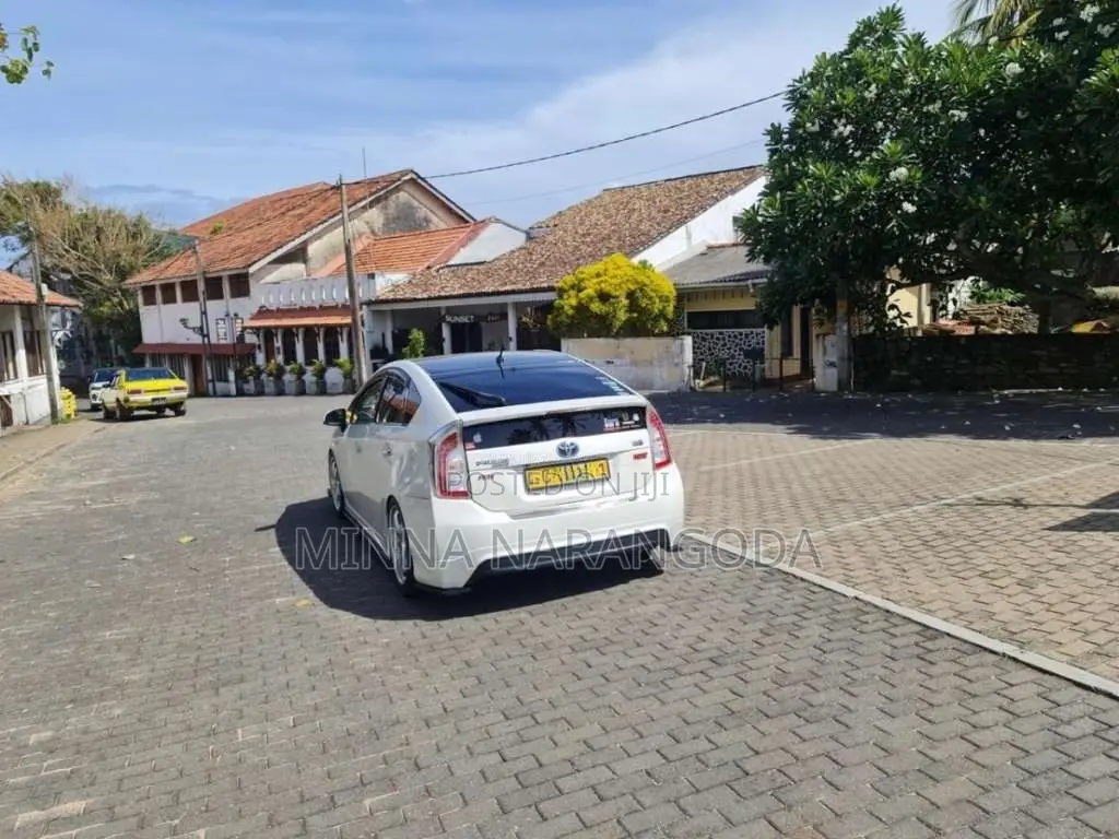 Toyota Prius 2012 Car (Used)