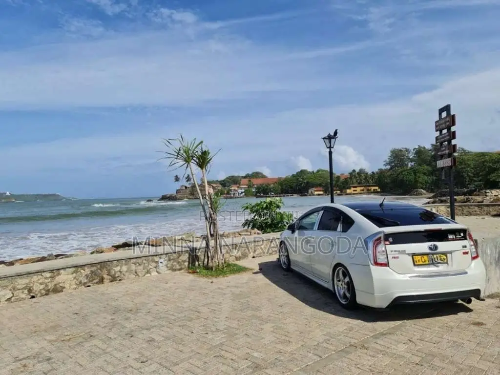 Toyota Prius 2012 Car (Used)