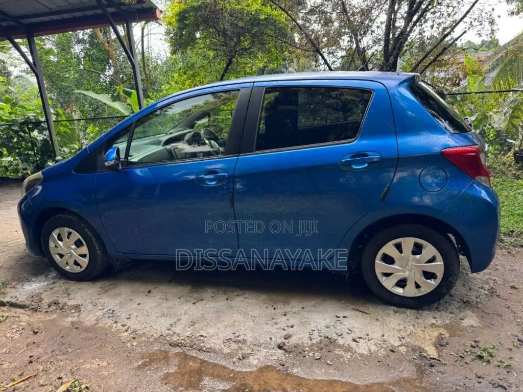 Toyota Vitz 2015 Car (Used)