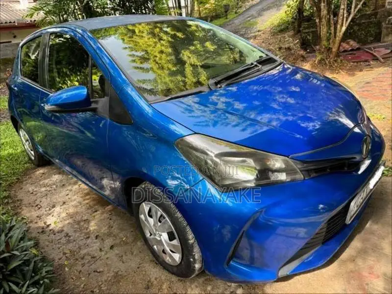 Toyota Vitz 2015 Car (Used)