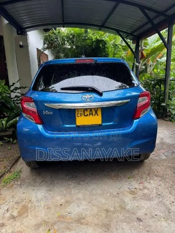 Toyota Vitz 2015 Car (Used)