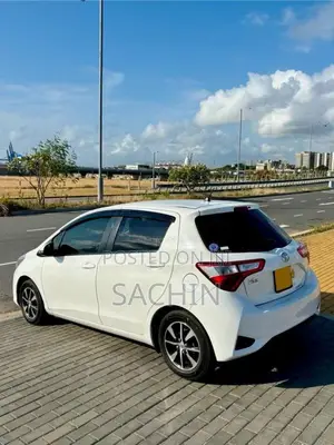 Toyota Vitz 2017 Car (Used)