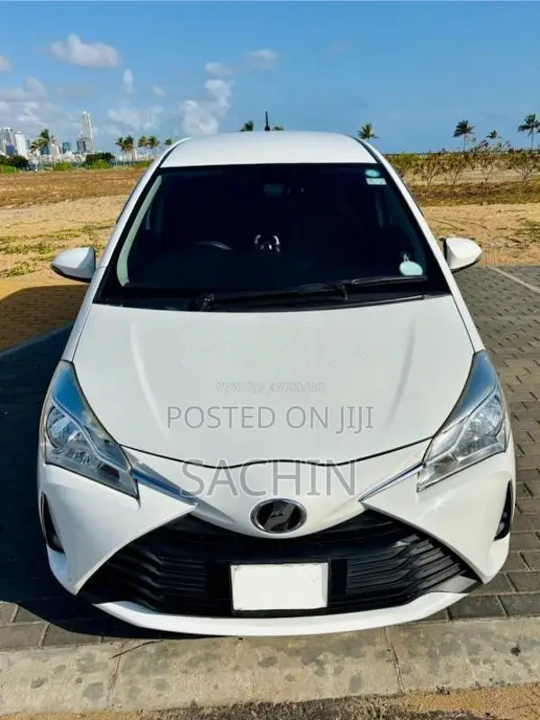 Toyota Vitz 2017 Car (Used)
